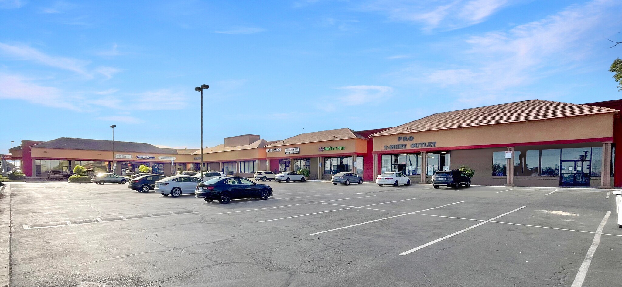 564-578 W Foothill Blvd, Rialto, CA à louer Photo principale- Image 1 de 2