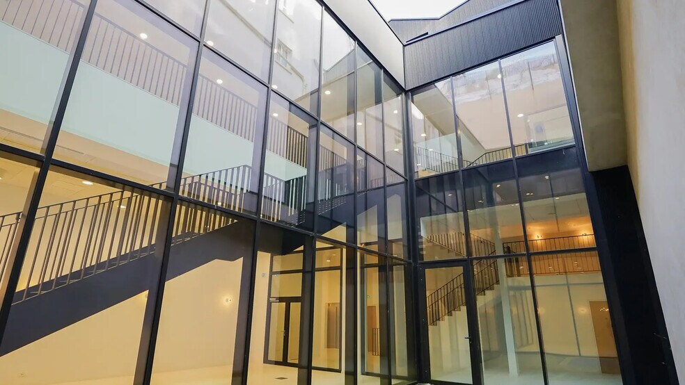 Bureau dans Paris à vendre - Photo du bâtiment - Image 2 de 13