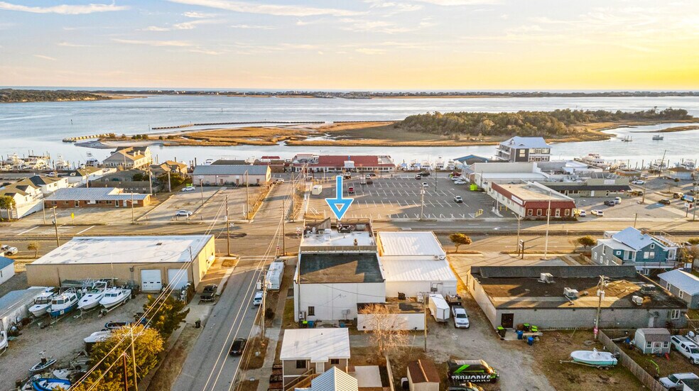 500 Arendell St, Morehead City, NC à vendre - Photo du bâtiment - Image 2 de 32