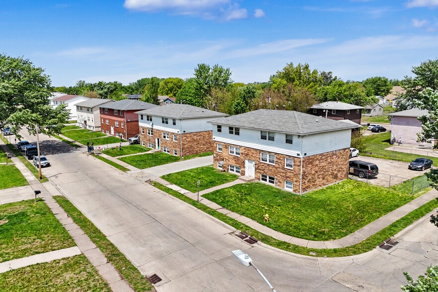 604-702 W 63rd St, Davenport, IA for sale - Building Photo - Image 2 of 7