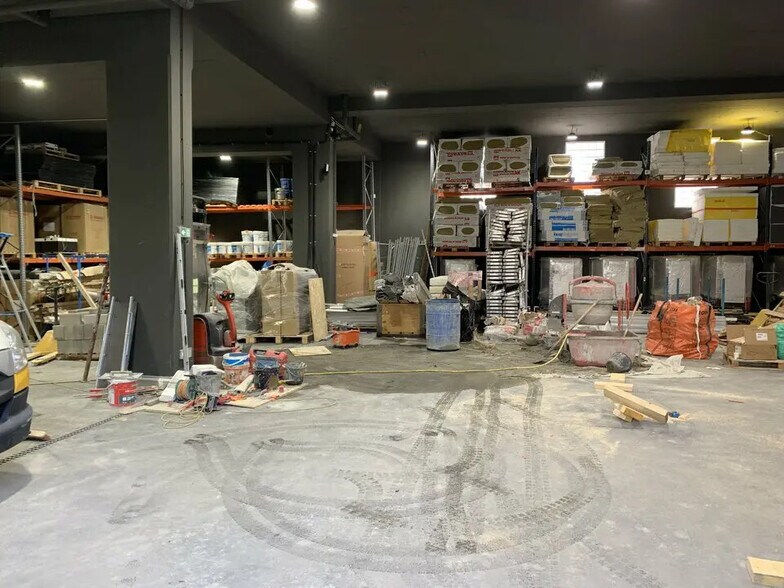 Flex dans Villeurbanne à louer - Photo du bâtiment - Image 2 de 9