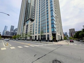 555 W Kinzie St, Chicago, IL for lease Building Photo- Image 1 of 5