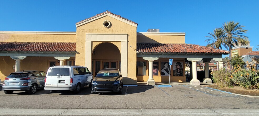 640 Grand Ave, San Marcos, CA à louer - Photo du bâtiment - Image 1 de 37