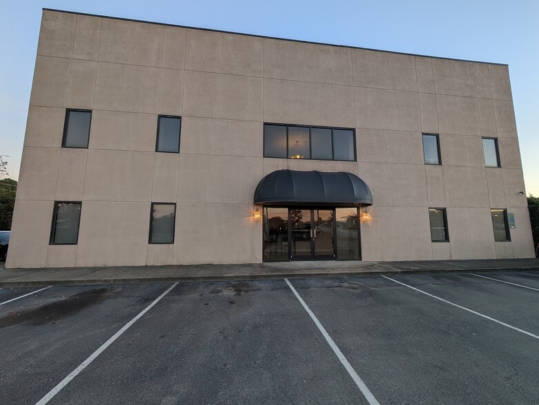 4065 Powhatan Rd, Clayton, NC à louer - Photo du bâtiment - Image 1 de 6