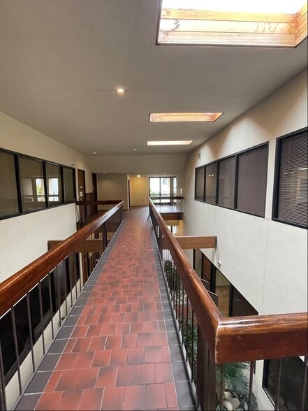 4040 Vineland Ave, Studio City, CA for lease - Interior Photo - Image 3 of 7