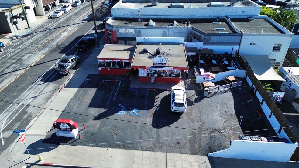 1876 E Main St, Ventura, CA à vendre - Photo du bâtiment - Image 2 de 2