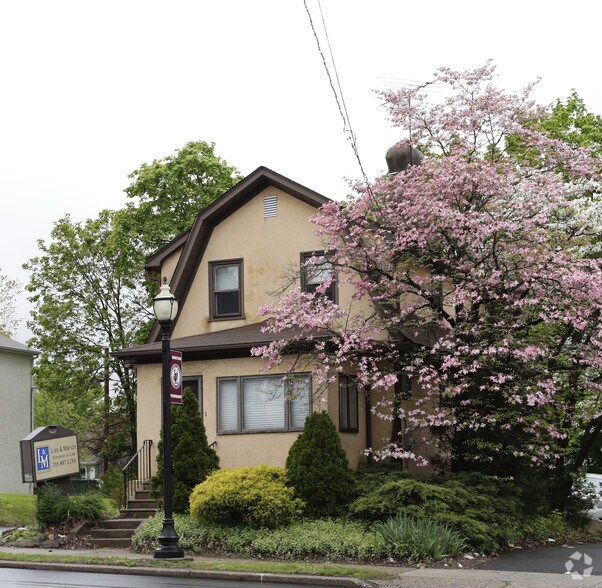 1642 Old York Rd, Abington, PA à vendre - Photo du bâtiment - Image 2 de 3