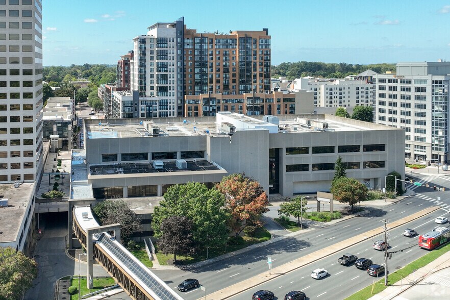 255 Rockville Pike, Rockville, MD à louer - Photo du bâtiment - Image 1 de 42