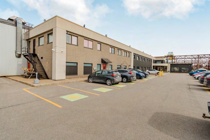 807 Rue Marshall, Laval, QC à louer Photo du bâtiment- Image 1 de 5