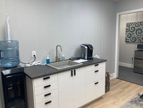 2112-2128 Mistletoe Blvd, Fort Worth, TX for lease Interior Photo- Image 1 of 2