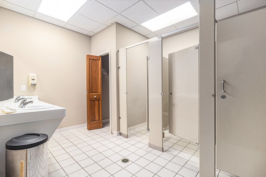 27332 Woodward Ave, Royal Oak, MI à louer - Photo intérieure - Image 3 de 17