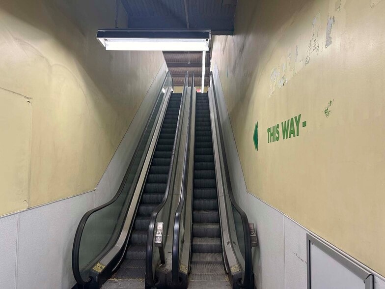 250 Utica Ave, Brooklyn, NY for lease - Building Photo - Image 3 of 8