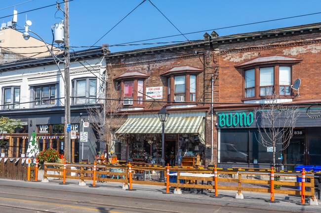 Plus de détails pour 840 College St, Toronto, ON - Commerce de détail à louer