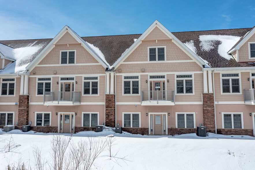 1509 Southcross Dr W, Burnsville, MN à vendre - Photo du bâtiment - Image 2 de 9