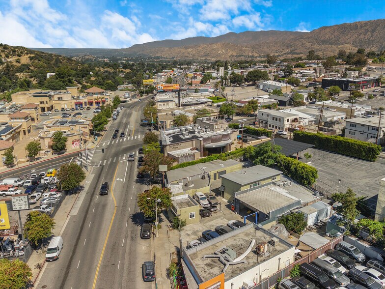 7151-7157 Foothill Blvd, Tujunga, CA à vendre - Photo du bâtiment - Image 2 de 52