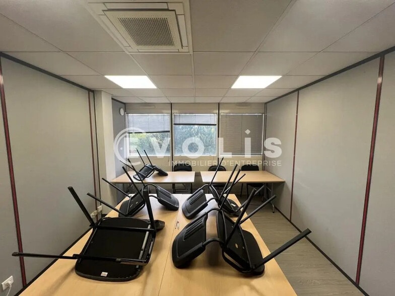 Office in Créteil for lease - Interior Photo - Image 1 of 7