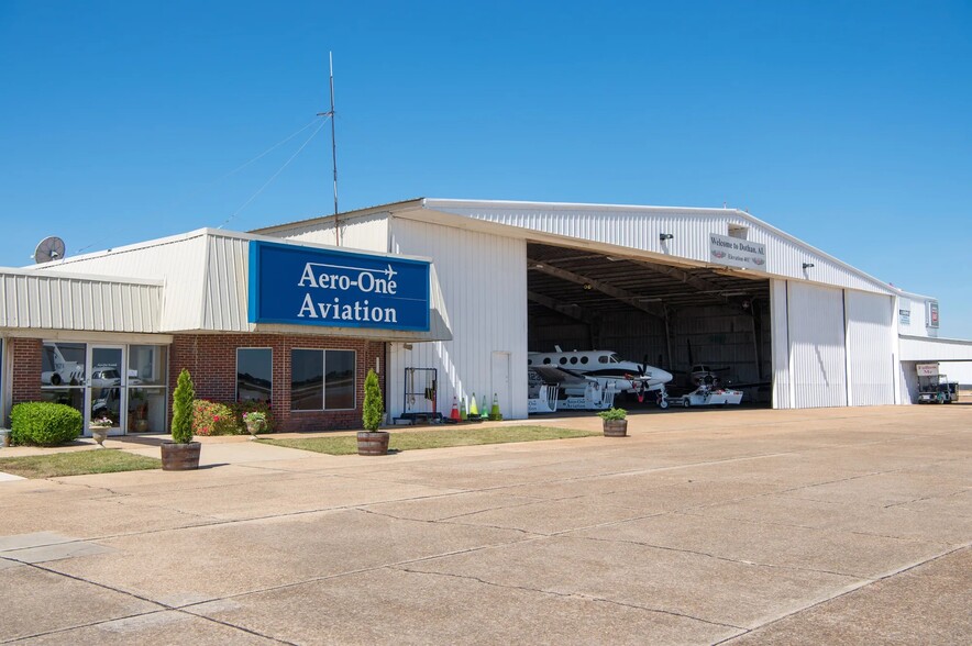 927 Flight Line Dr, Dothan, AL à vendre - Photo du bâtiment - Image 2 de 2