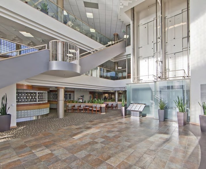 450 NW Gilman Blvd, Issaquah, WA for lease - Lobby - Image 3 of 5