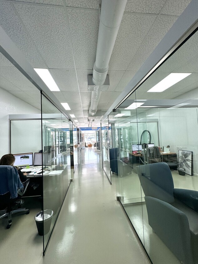 1501-1551 E Commercial Blvd, Oakland Park, FL for lease Interior Photo- Image 1 of 5