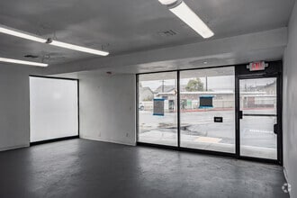 2329-2335 W Sequoia Ave, Anaheim, CA à louer Photo intérieure- Image 1 de 3