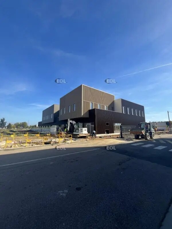 Industrial in Buchelay for sale Building Photo- Image 1 of 4