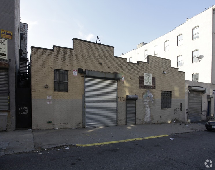 22 Waverly Ave, Brooklyn, NY for lease - Building Photo - Image 2 of 5