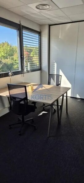 Office in Saint-Priest for lease - Interior Photo - Image 2 of 11