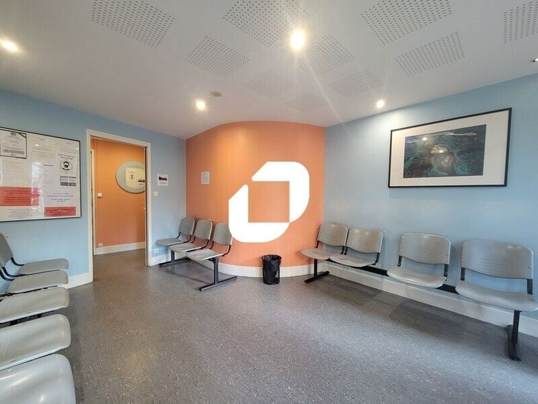 Office in Viry-Châtillon for sale - Interior Photo - Image 1 of 16