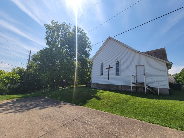 228 Church St, Winfield, MO à vendre - Photo du bâtiment - Image 2 de 41
