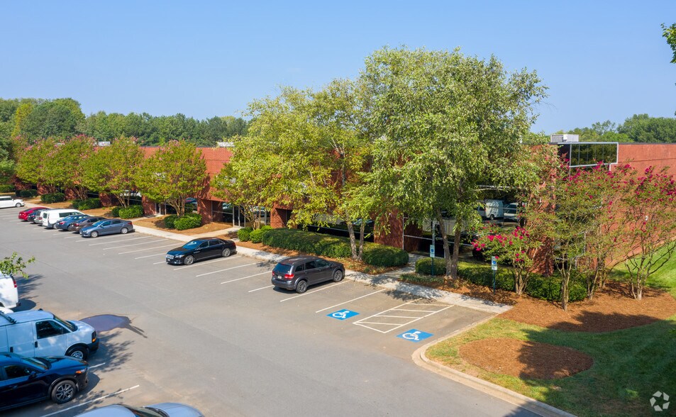 6600 Northpark Blvd, Charlotte, NC à louer - Photo du bâtiment - Image 2 de 4