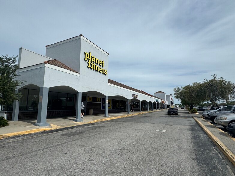 9023-9217 Little Rd, New Port Richey, FL à louer - Photo du bâtiment - Image 3 de 5