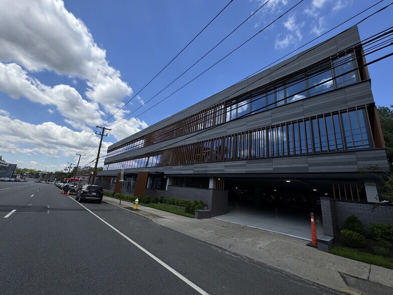 277 Northern Blvd, Great Neck, NY à louer - Photo du bâtiment - Image 1 de 7