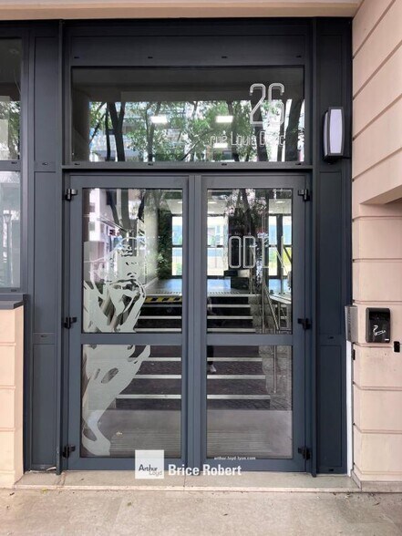 26 Rue Louis Blanc, Lyon à louer - Photo du bâtiment - Image 3 de 17