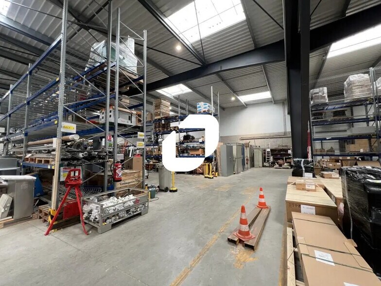 Bureau dans Lesquin à louer - Photo du bâtiment - Image 2 de 11