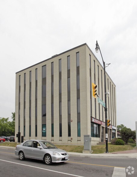 134 Queen St E, Brampton, ON à vendre - Photo du bâtiment - Image 2 de 2
