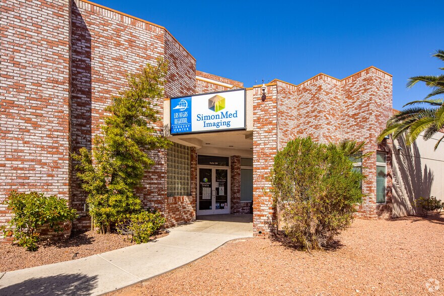 3560 E Flamingo Rd, Las Vegas, NV à louer - Photo du bâtiment - Image 2 de 19