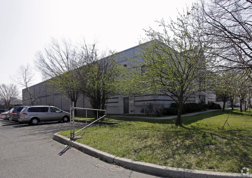4800 West Side Ave, North Bergen, NJ à louer - Photo du bâtiment - Image 3 de 5