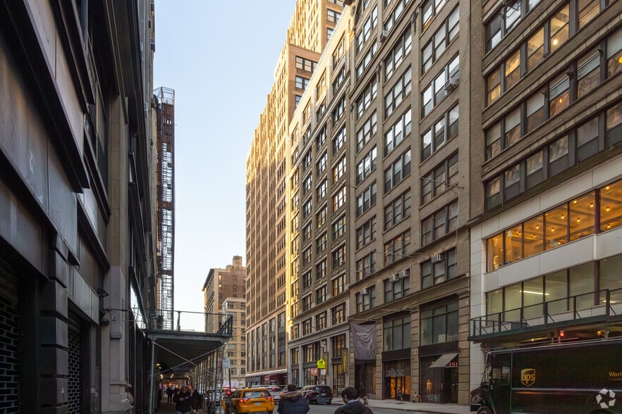159 W 25th St, New York, NY for lease - Building Photo - Image 1 of 6