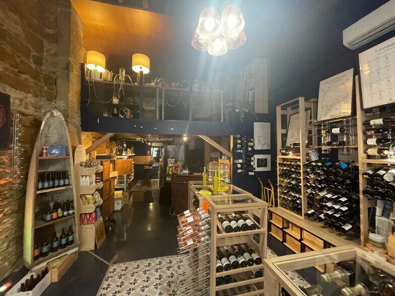 Retail in Lyon for lease - Interior Photo - Image 3 of 4