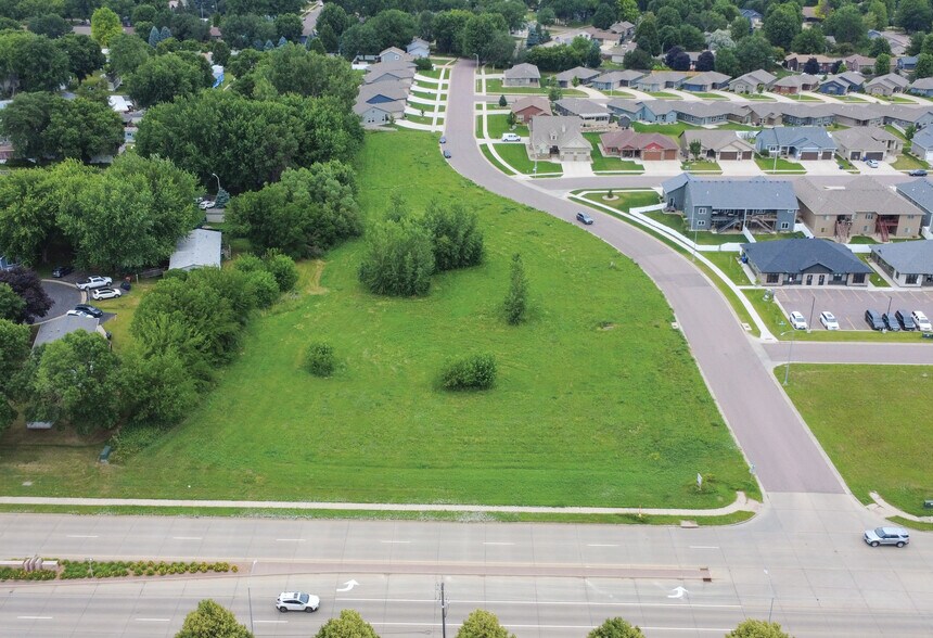 5100 E 26th St, Sioux Falls, SD à vendre - Photo du bâtiment - Image 2 de 3