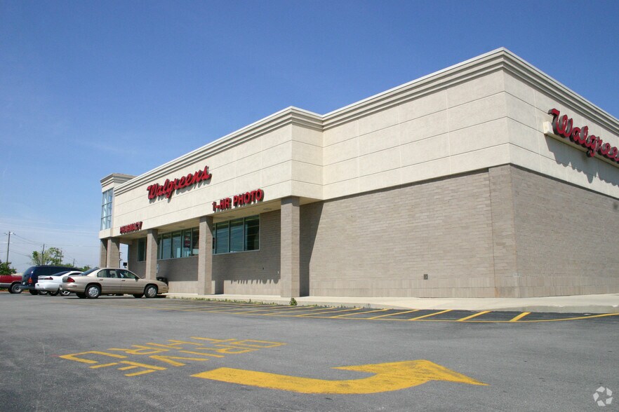11020 Pendleton Pike, Indianapolis, IN à vendre - Photo du bâtiment - Image 2 de 3