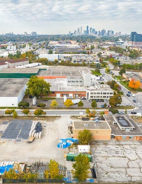 215 Wicksteed Ave, Toronto, ON à louer - Photo du bâtiment - Image 2 de 2
