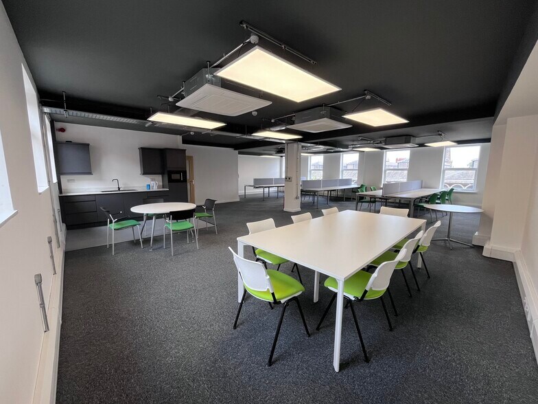 High Row, Darlington à louer - Photo du bâtiment - Image 1 de 4