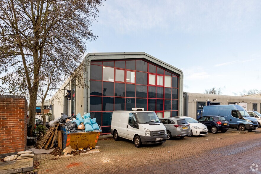 Church Rd, Mitcham à louer - Photo du bâtiment - Image 2 de 2