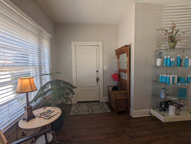 2671 Broadway, Beaumont, TX à vendre - Photo intérieure - Image 2 de 29