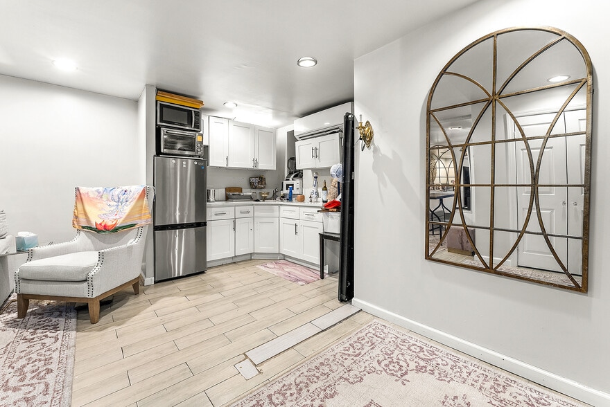 301 E Houston St, New York, NY for sale - Building Photo - Image 3 of 33