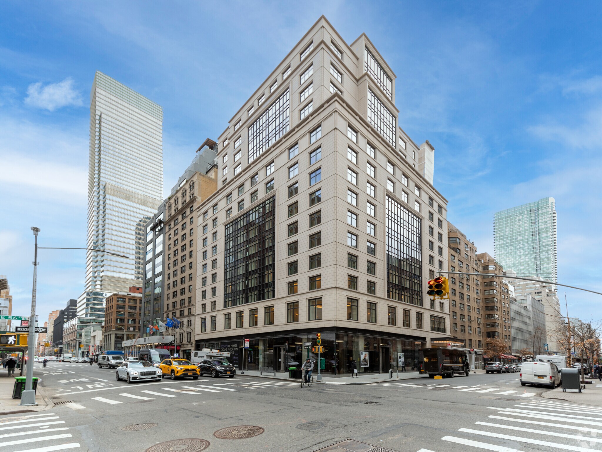 685 Lexington Ave, New York, NY à louer Photo du bâtiment- Image 1 de 7
