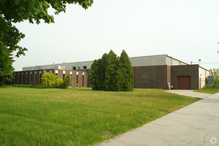 1721 Dove St, Port Huron, MI à vendre - Photo du bâtiment - Image 2 de 7