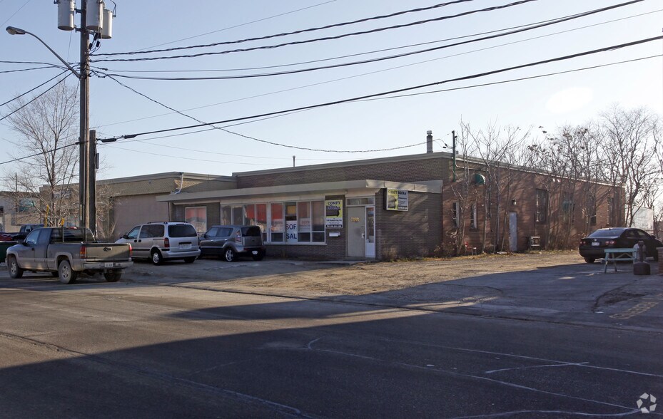 1888 Mattawa Ave, Mississauga, ON à vendre - Photo du bâtiment - Image 2 de 3