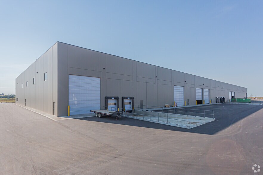 1075 36 Av, Nisku, AB à louer - Photo du bâtiment - Image 2 de 5